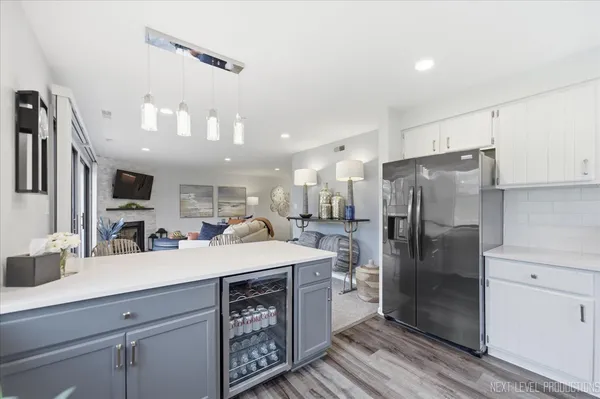 $284,000 | 746 Oak Hill Road, Unit A, Lake Barrington, IL 60010