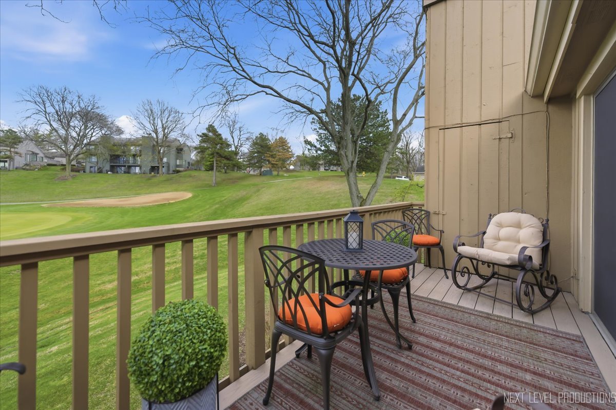 746 Oak Hill Road, Unit A Lake Barrington, IL 60010 - Photo 8 of 42