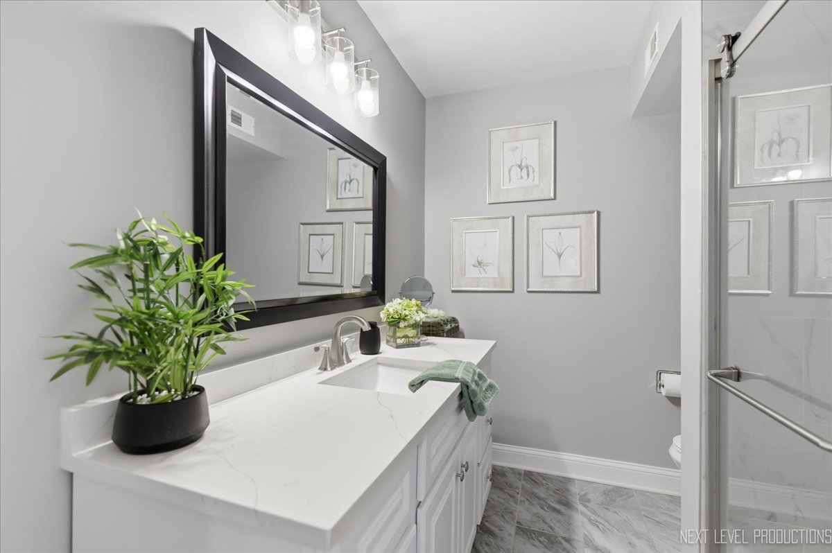 746 Oak Hill Road, Unit A Lake Barrington, IL 60010 - Photo 10 of 42