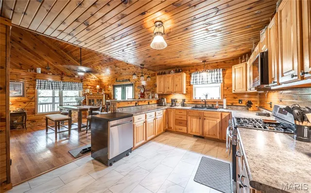 $685,000 | 662 Nixon School Road, Leasburg, MO 65535