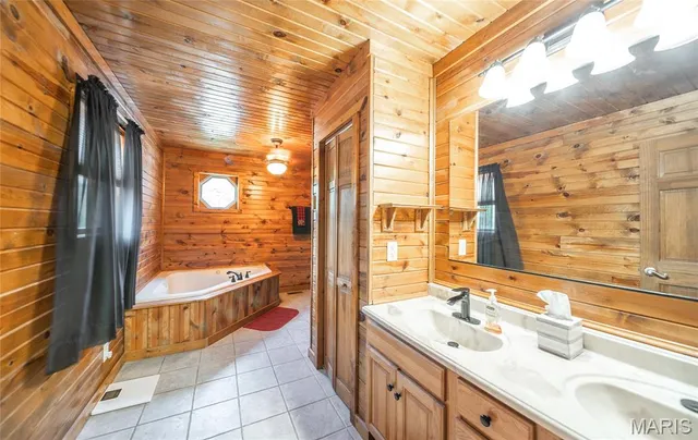 $685,000 | 662 Nixon School Road, Leasburg, MO 65535