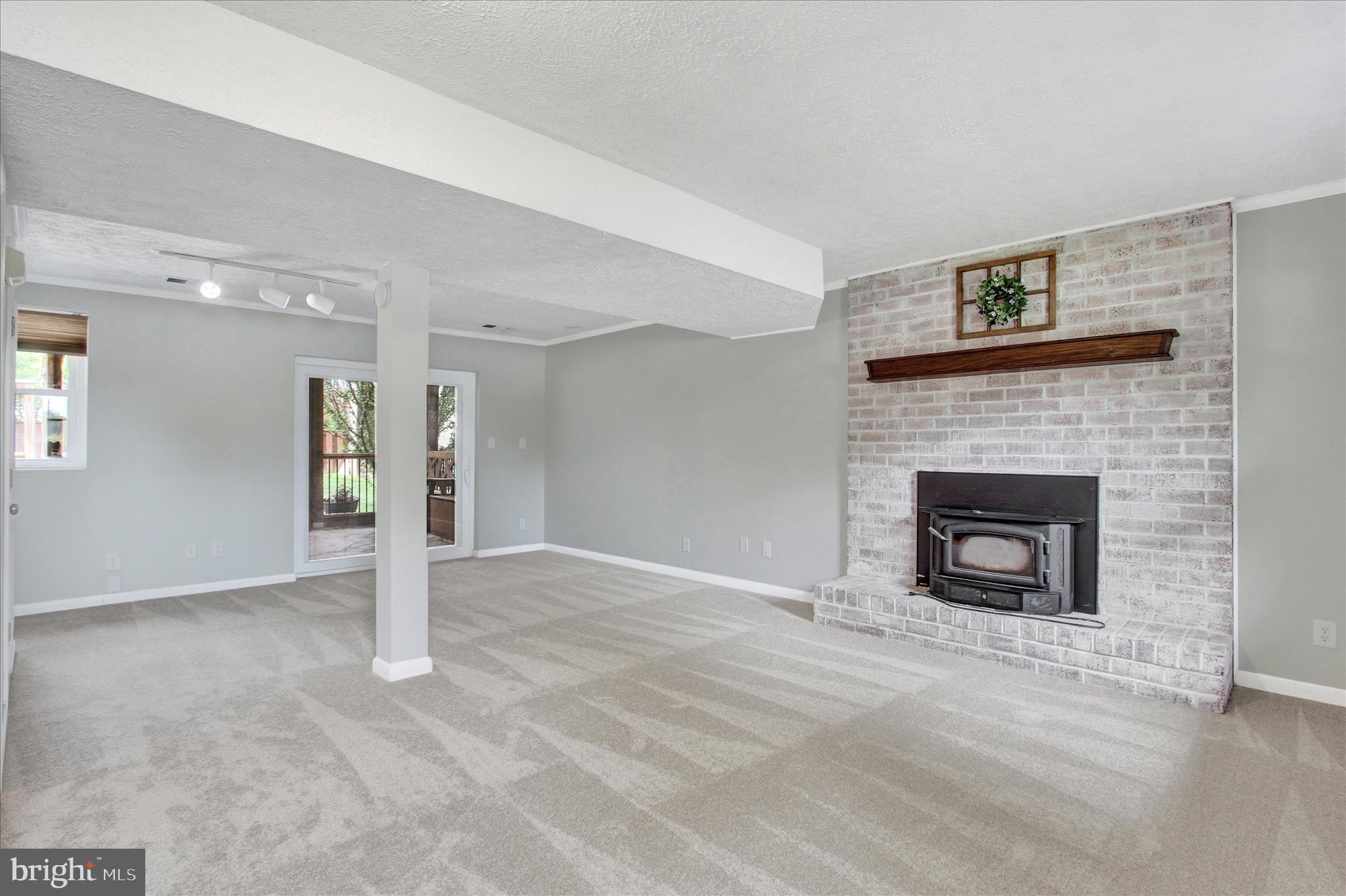 806 Uniontown Road Westminster, MD 21158 - Photo 22 of 38 Large Family Room