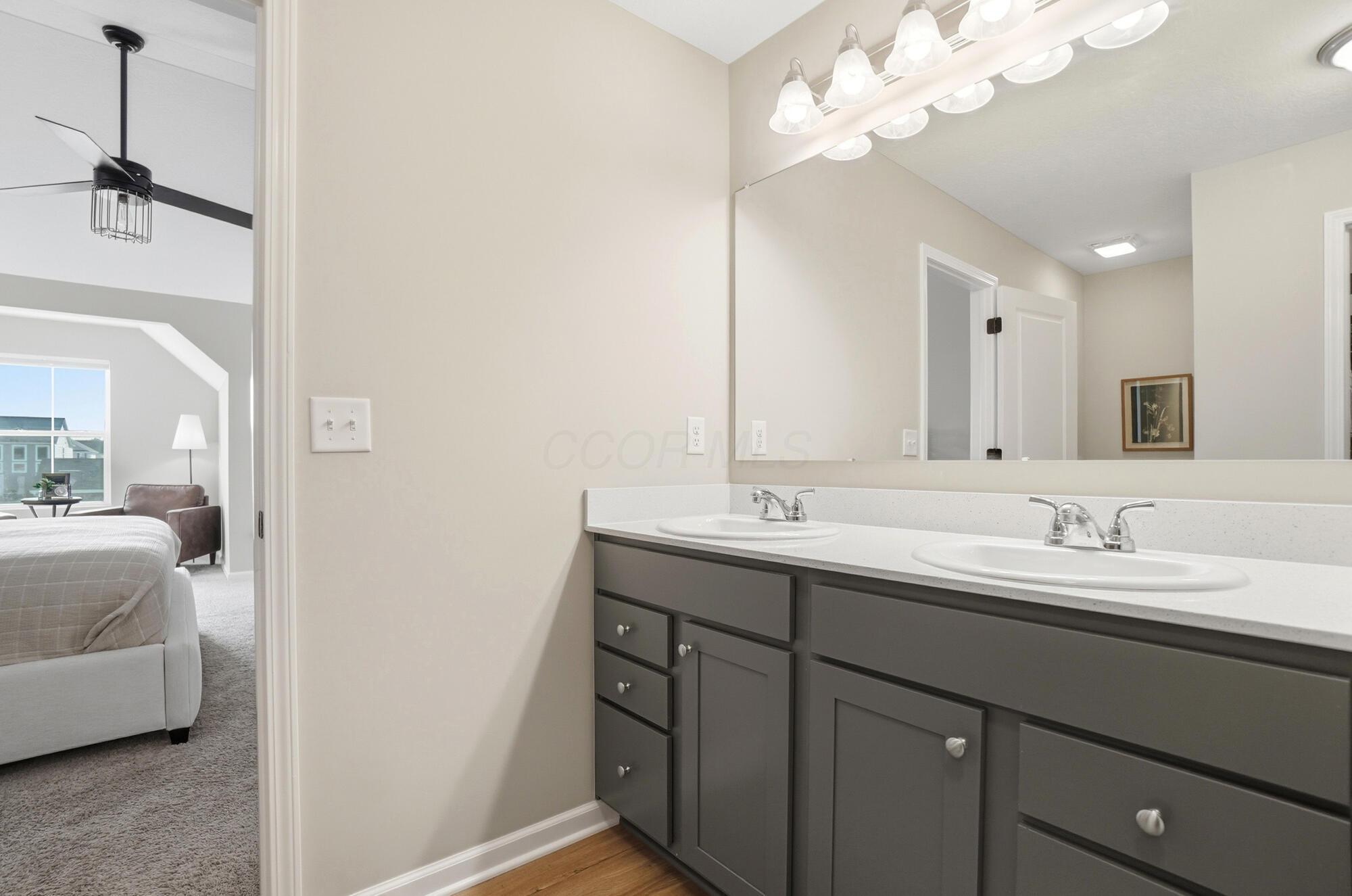 547 Pagoda Loop Delaware, OH 43015 - Photo 26 of 42 Primary Ensuite