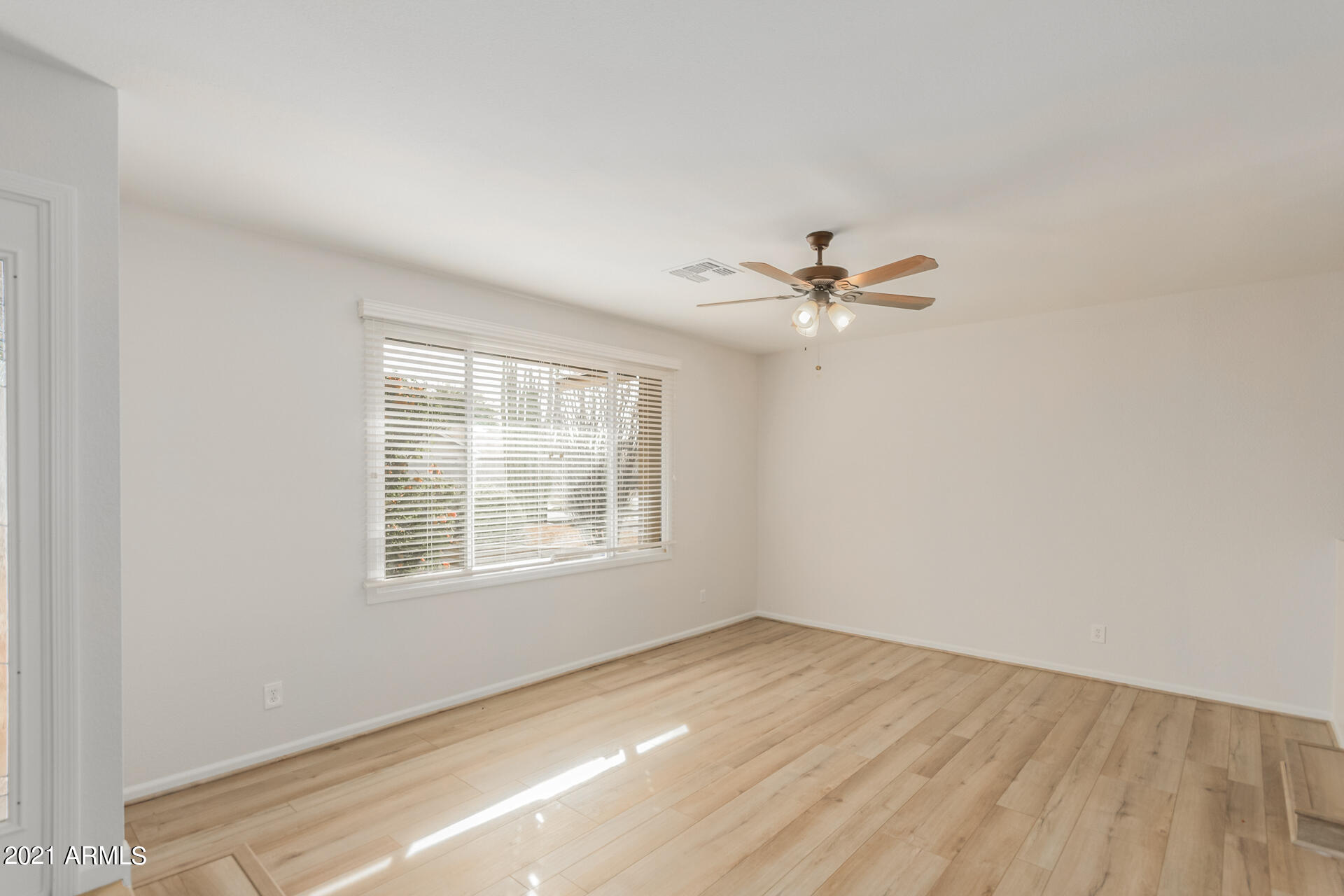 1206 East Redfield Road Tempe, AZ 85283 - Photo 4 of 41 04 - Redfield