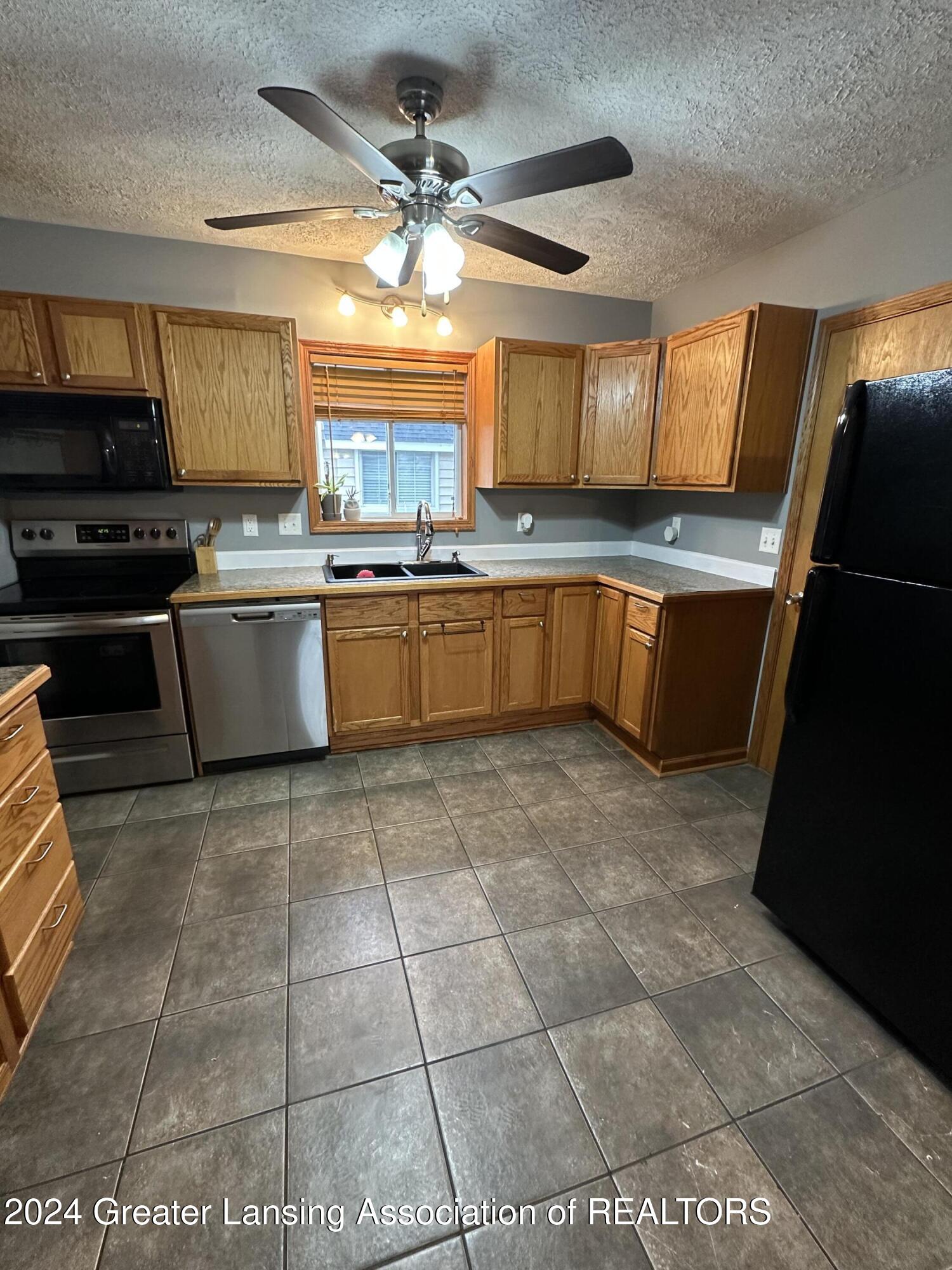 312 East Cavanaugh Road Lansing, MI 48910 - Photo 10 of 21 13