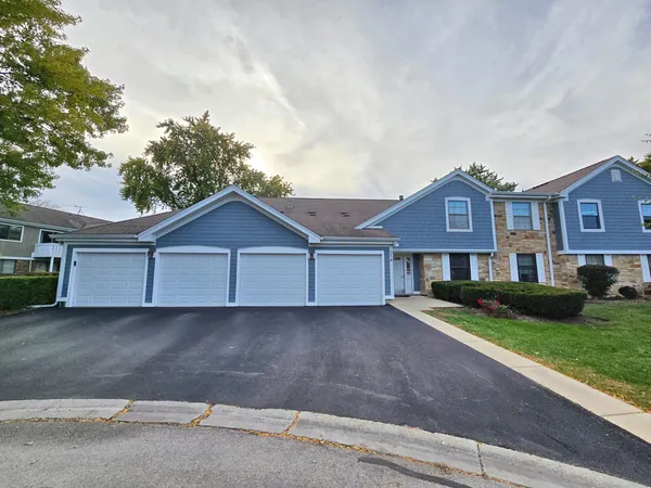 $2,275 | 314 Wildberry Court, Unit B2, Schaumburg, IL 60193