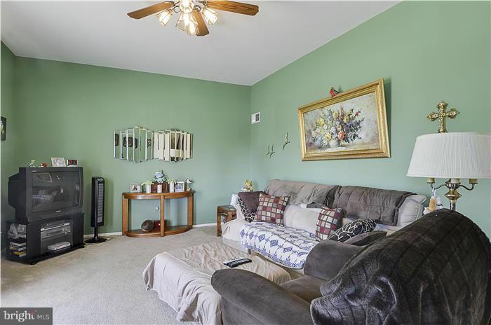 3017 Castleleigh Road Silver Spring, MD 20904 - Photo 14 of 30 Living Room