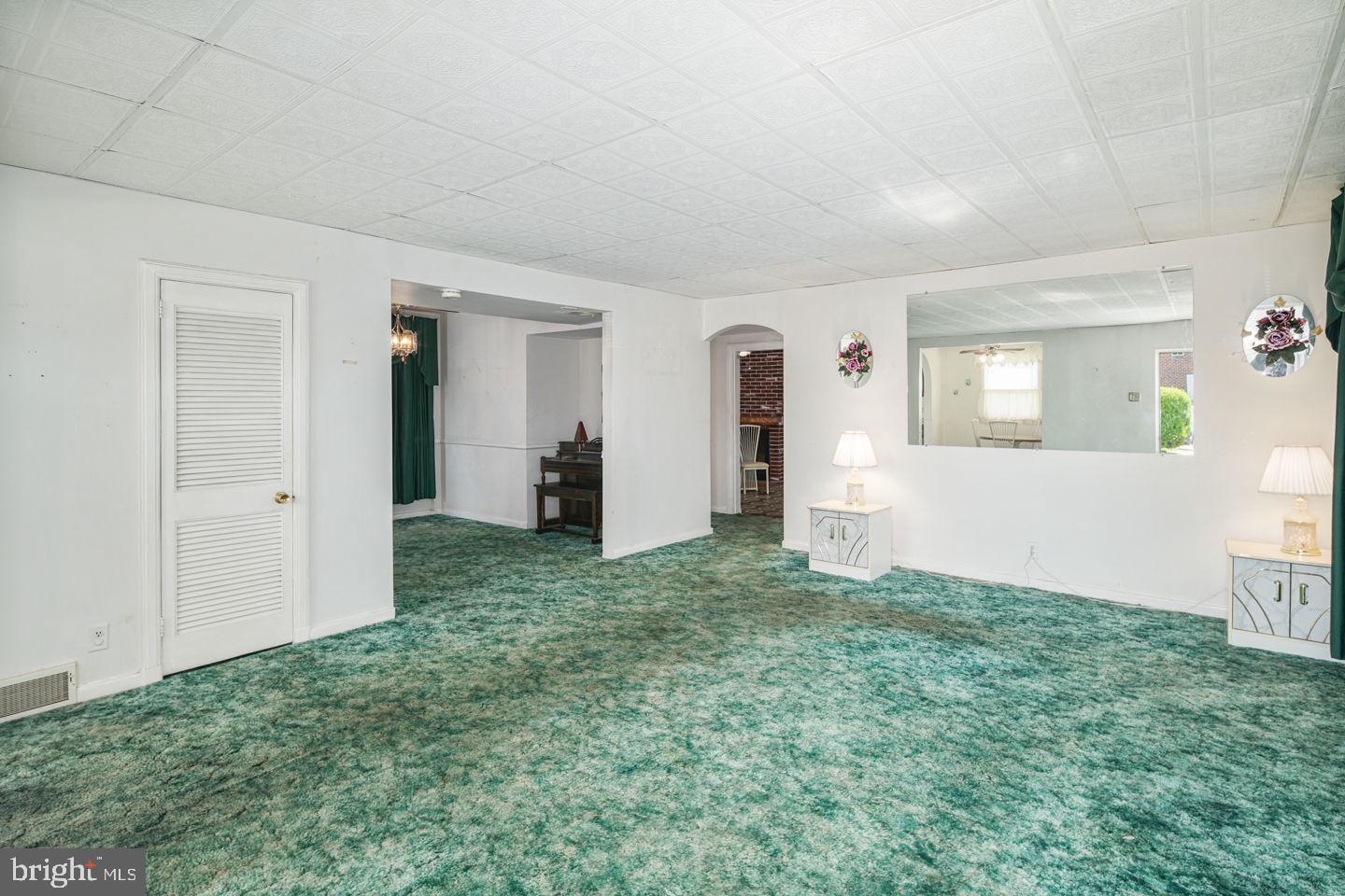 9207 Annapolis Road Philadelphia, PA 19114 - Photo 4 of 30 Gallery Image 4