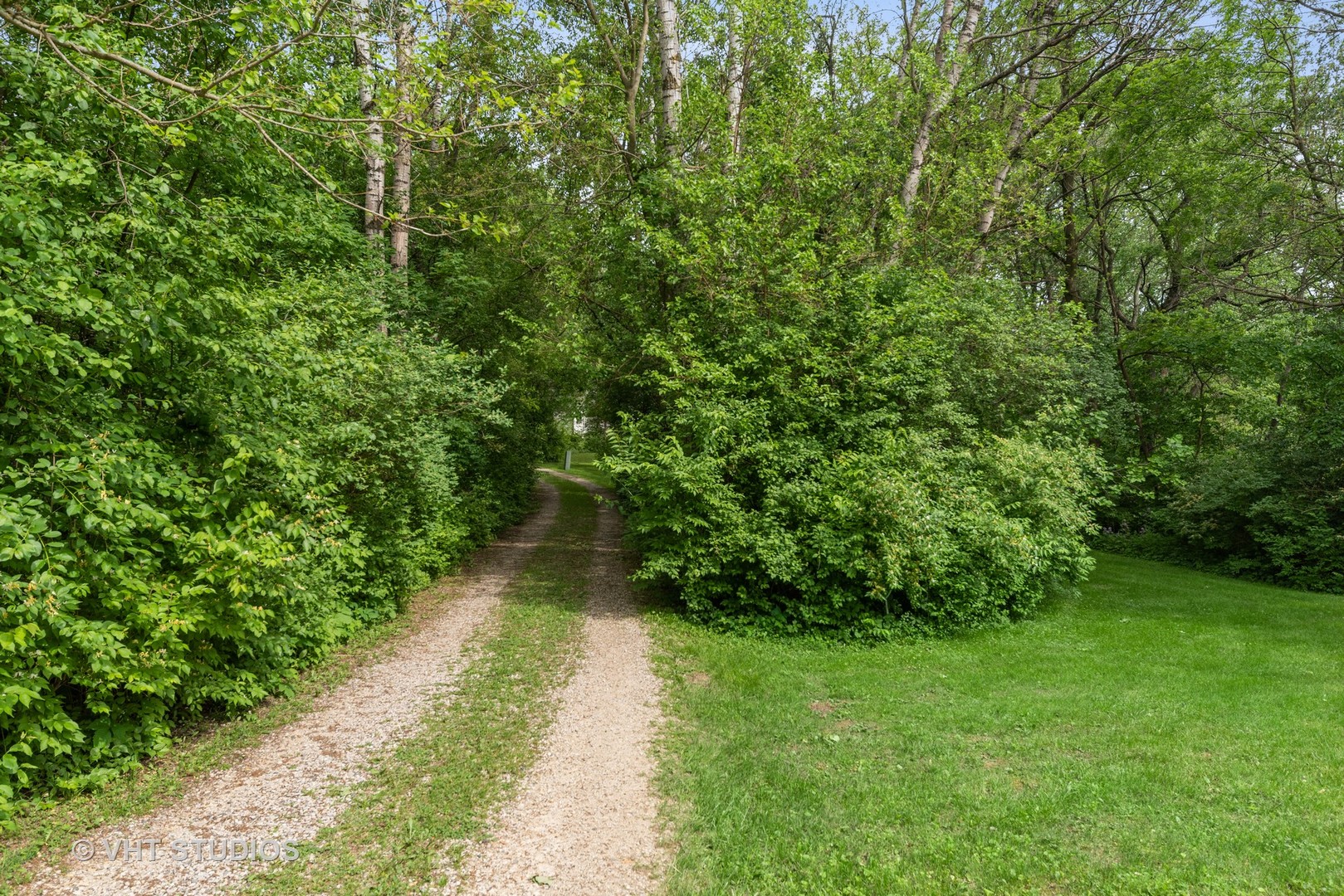 121 Deepwood Road Barrington Hills, IL 60010 - Photo 12 of 37 Gallery Image 12