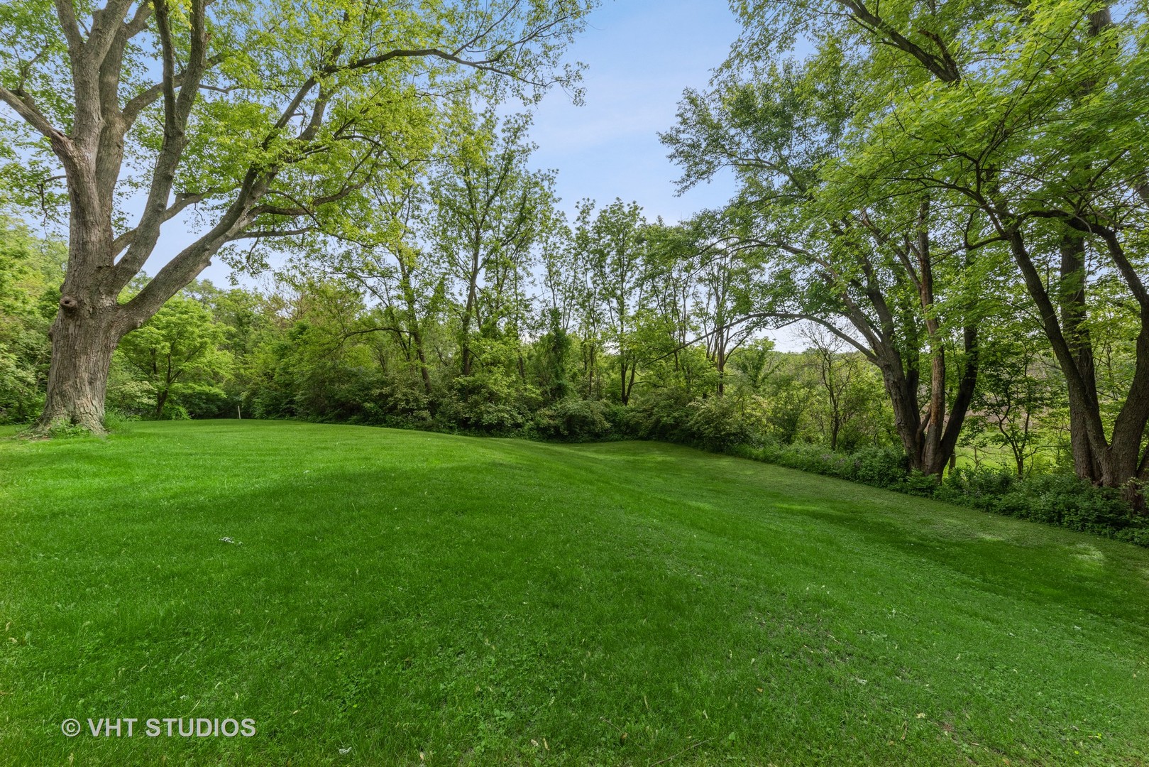 121 Deepwood Road Barrington Hills, IL 60010 - Photo 14 of 37 Gallery Image 14