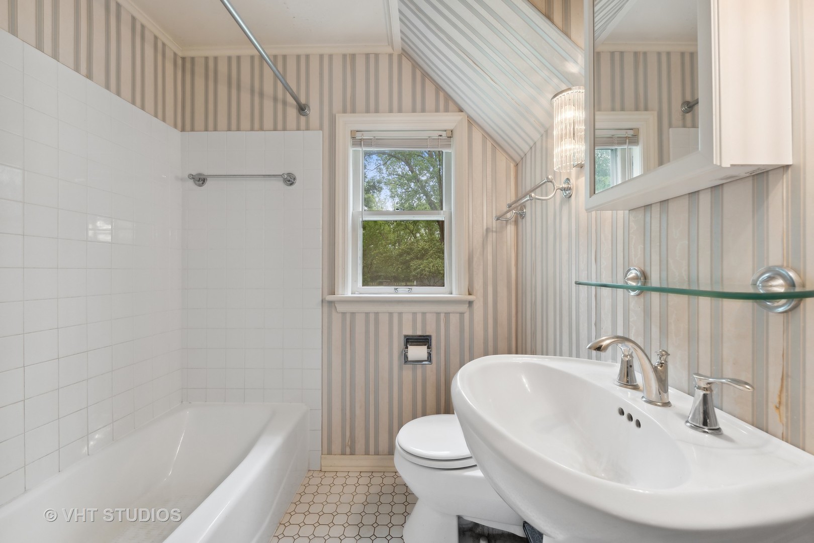 121 Deepwood Road Barrington Hills, IL 60010 - Photo 31 of 37 Gallery Image 31
