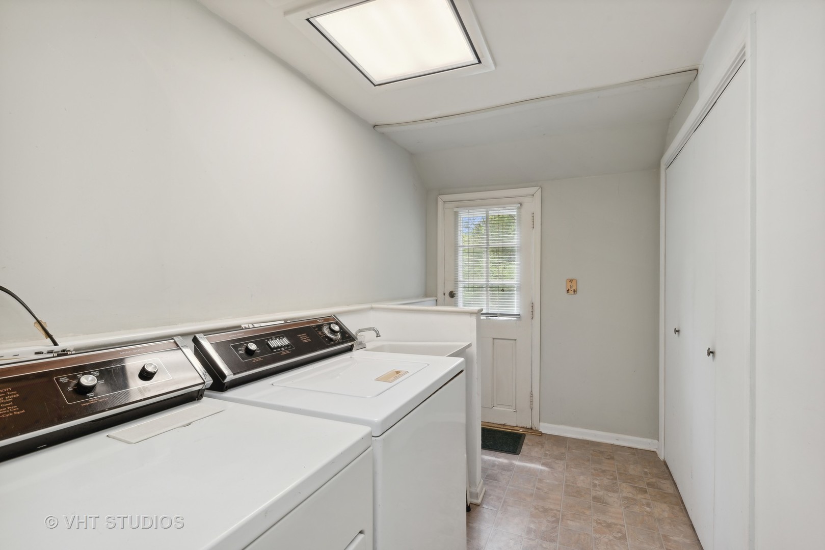 121 Deepwood Road Barrington Hills, IL 60010 - Photo 32 of 37 Gallery Image 32