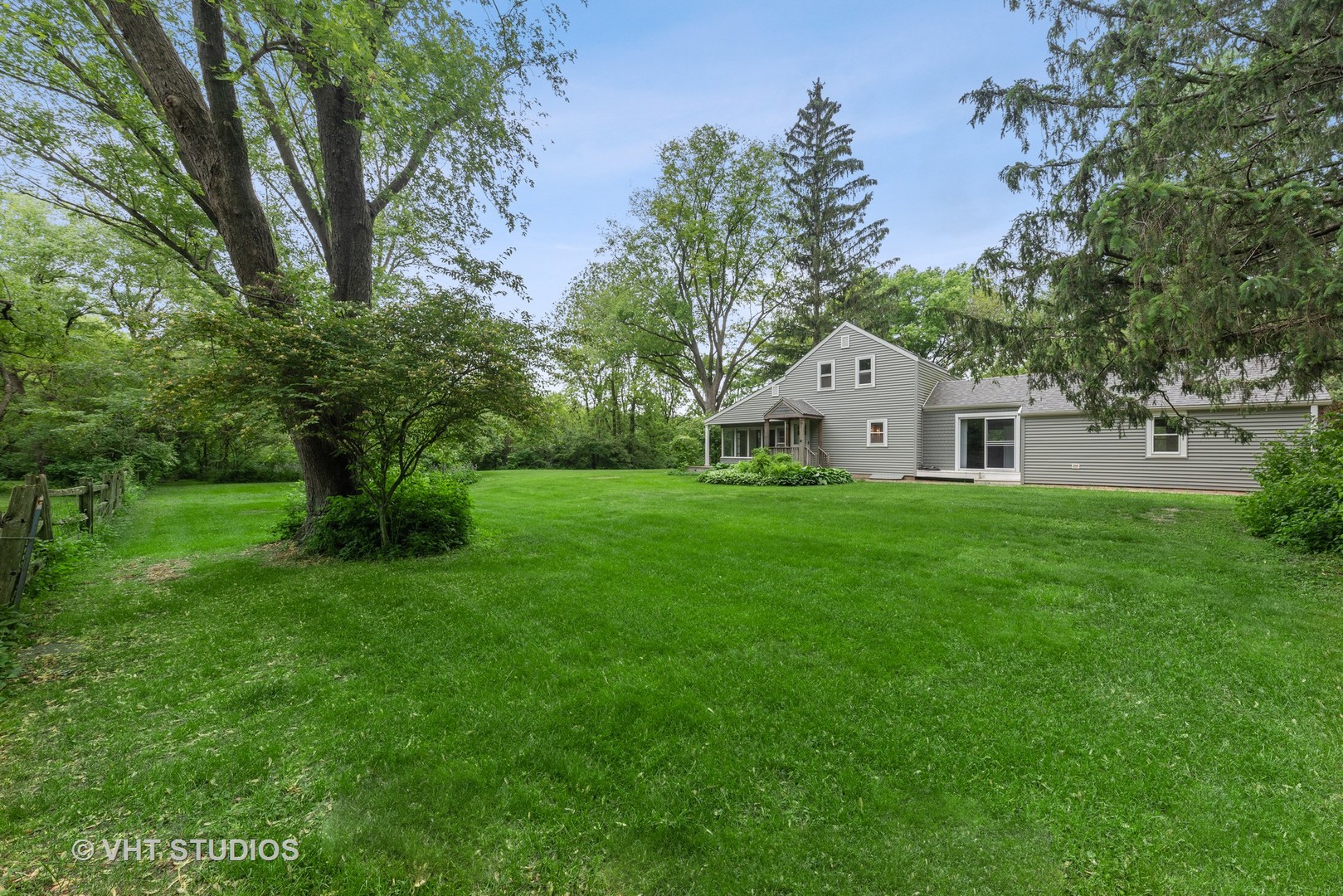 121 Deepwood Road Barrington Hills, IL 60010 - Photo 8 of 37 Gallery Image 8