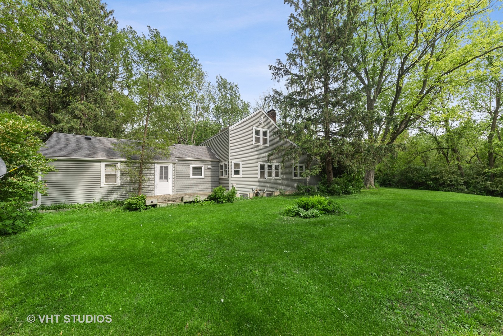 121 Deepwood Road Barrington Hills, IL 60010 - Photo 9 of 37 Gallery Image 9