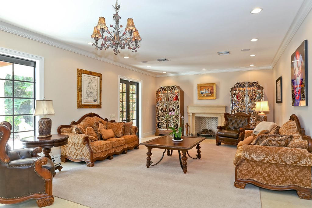 110 Bunker Ranch Road West Palm Beach, FL 33405 - Photo 4 of 28 Living Room