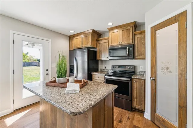 $300,000 | 383 Southeast 981st N/a N/a, Knob Noster, MO 65336