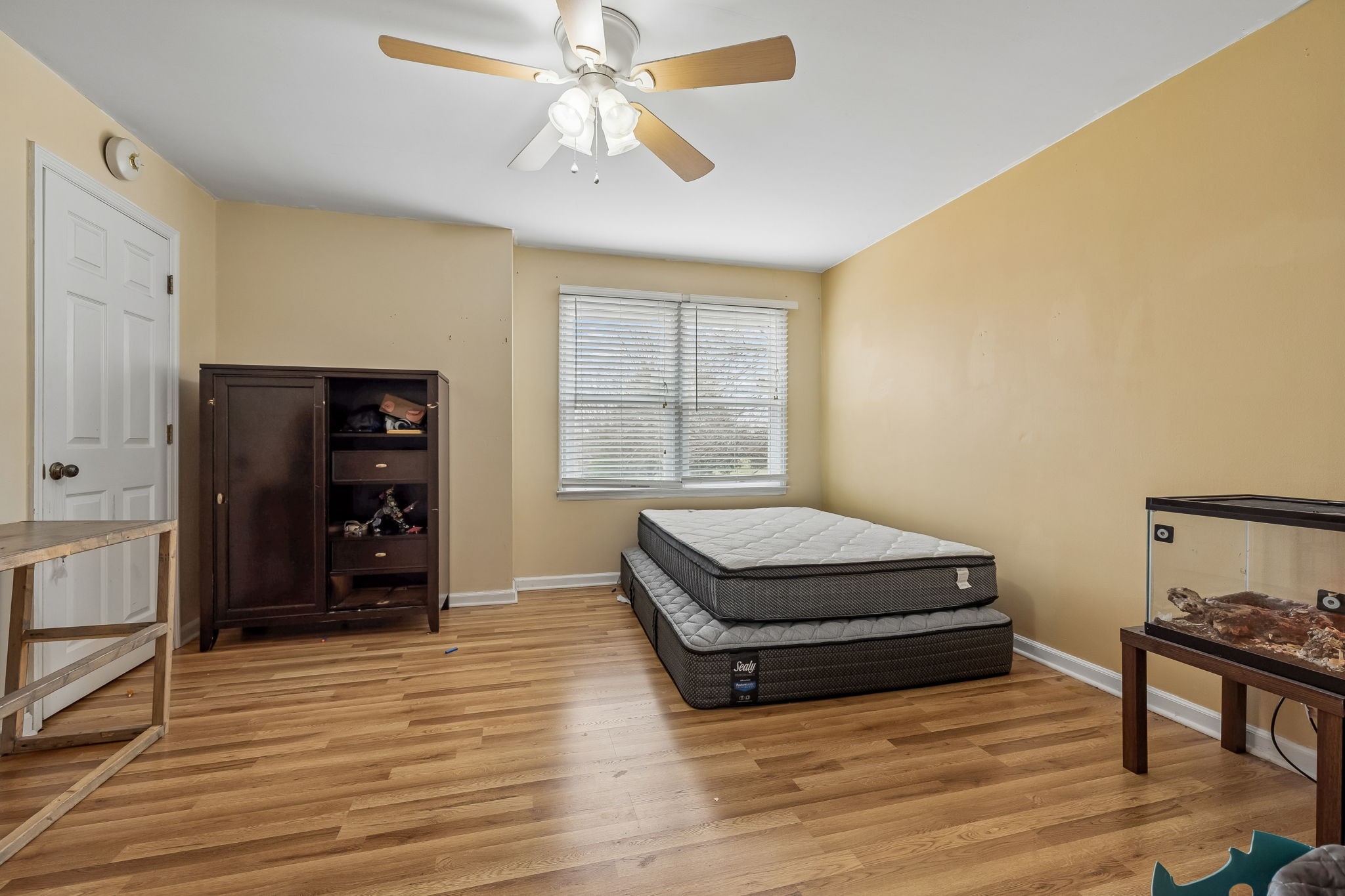 3669 Bluff Springs Road McMinnville, TN 37110 - Photo 25 of 51 a living room with furniture and a flat screen tv