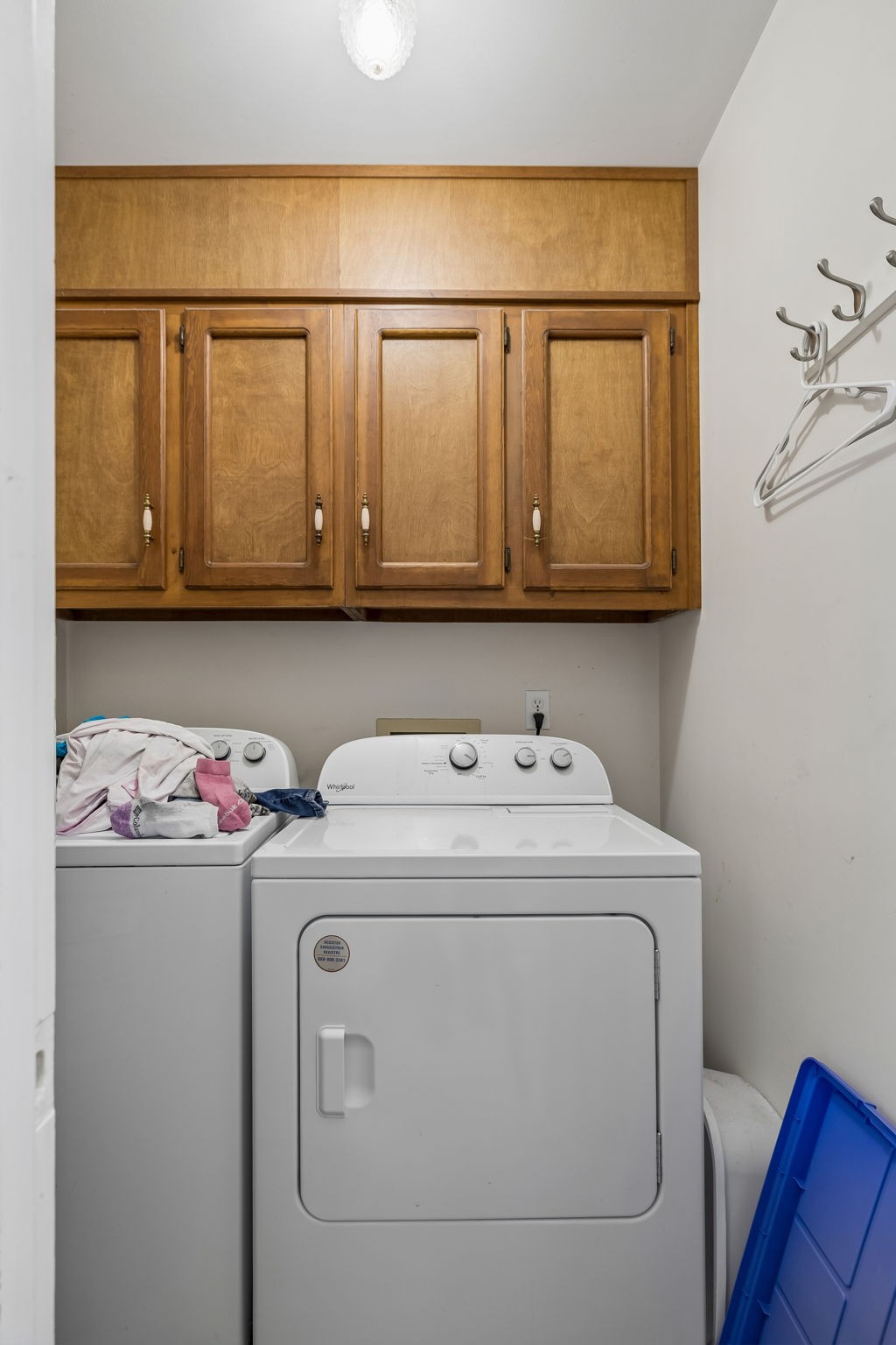 3669 Bluff Springs Road McMinnville, TN 37110 - Photo 29 of 51 a utility room with dryer and washer