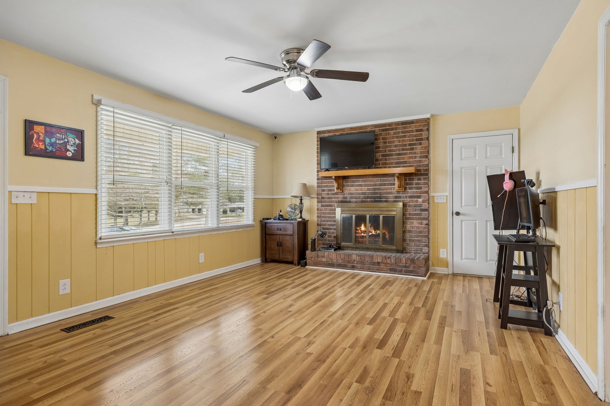 3669 Bluff Springs Road McMinnville, TN 37110 - Photo 8 of 51 a view of livingroom with hardwood floor and a ceiling fan