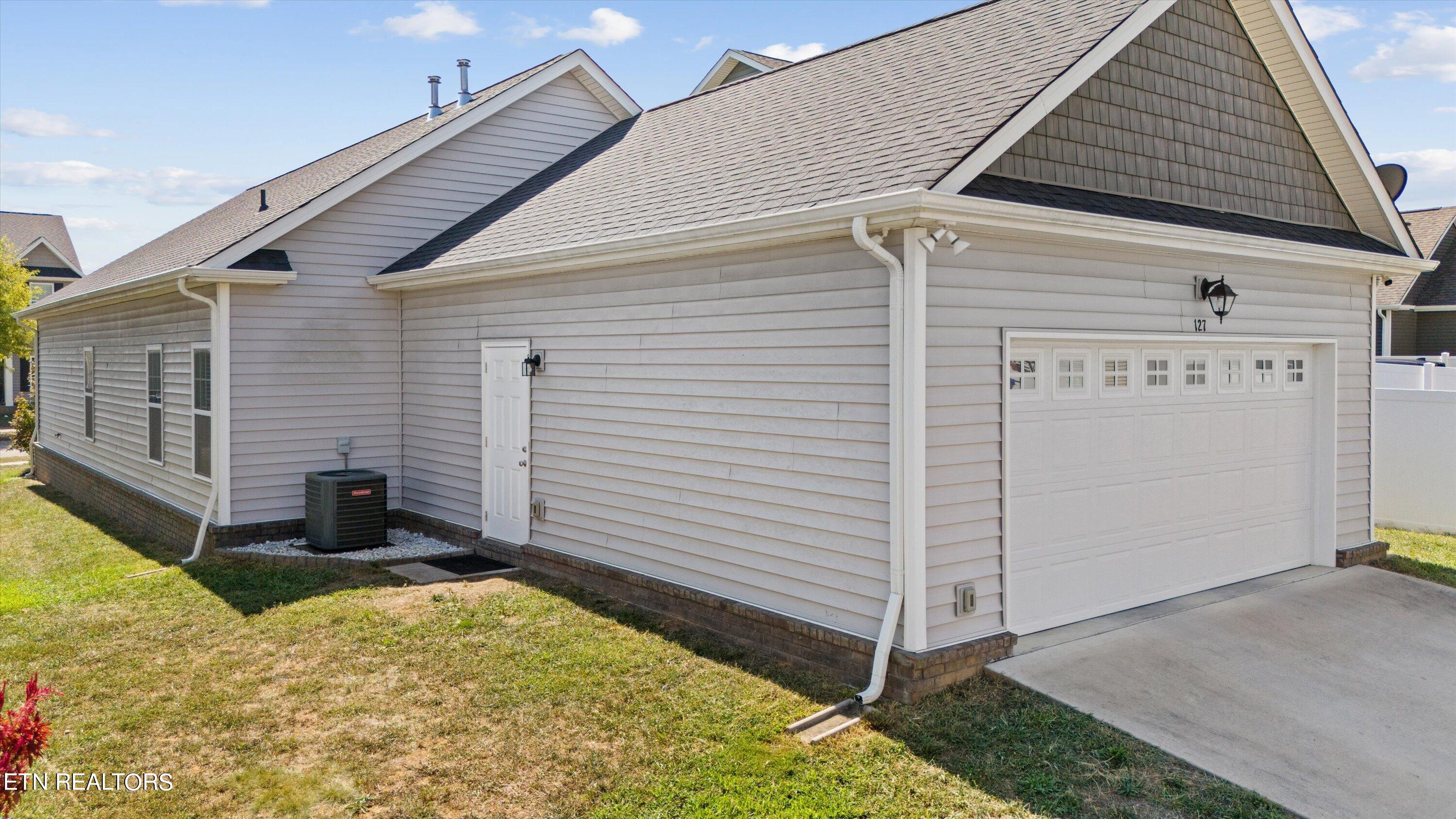127 Hackberry Street Oak Ridge, TN 37830 - Photo 35 of 40 IMG_0924