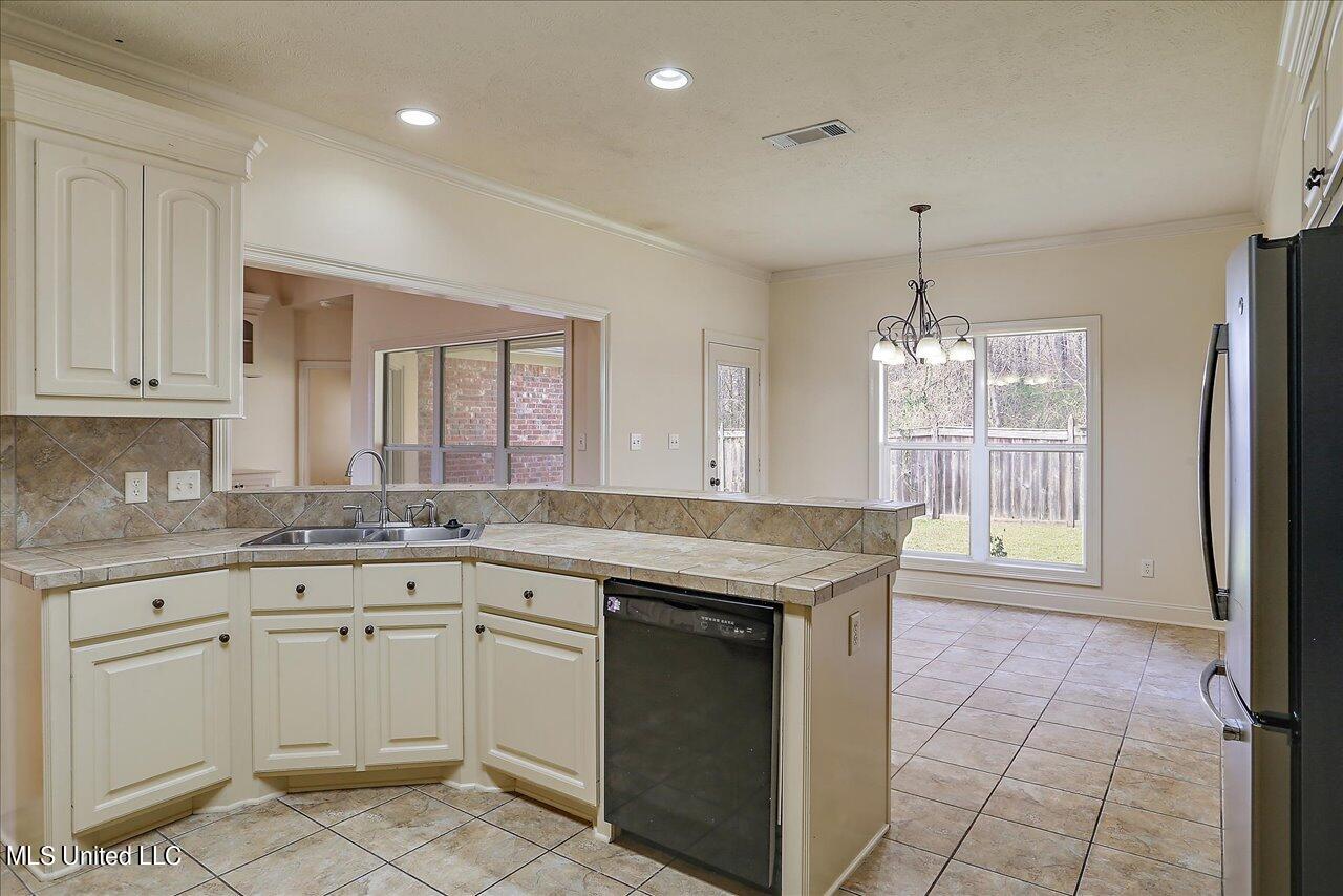 143 Baileys Ridge Circle Clinton, MS 39056 - Photo 10 of 29 10-143 Baileys Ridge Cir