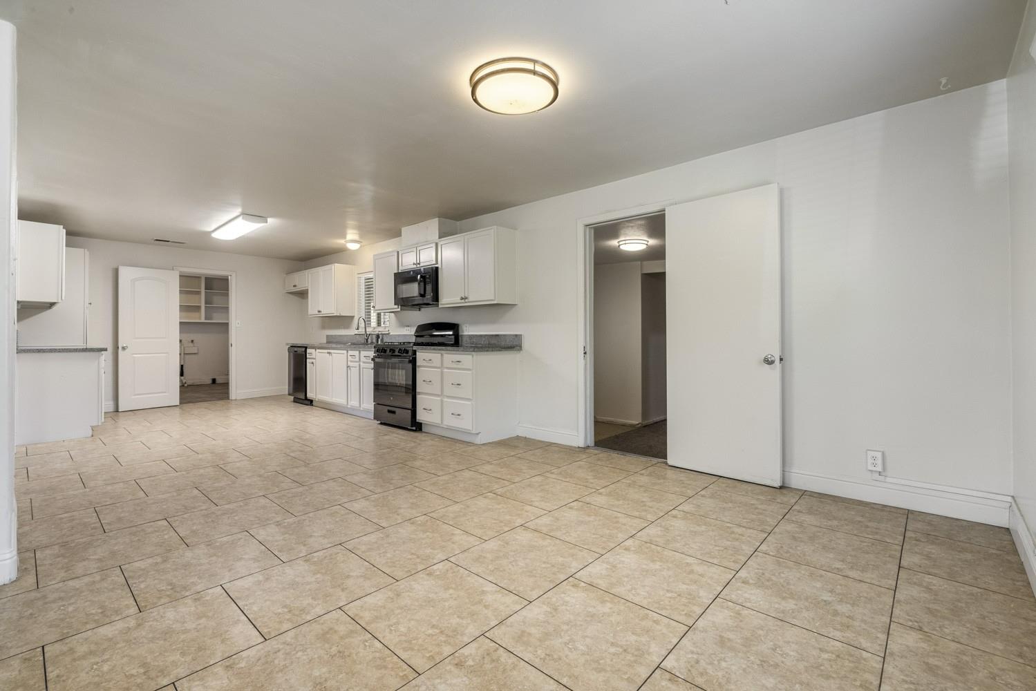 2109 Dee Court Modesto, CA 95350 - Photo 8 of 26