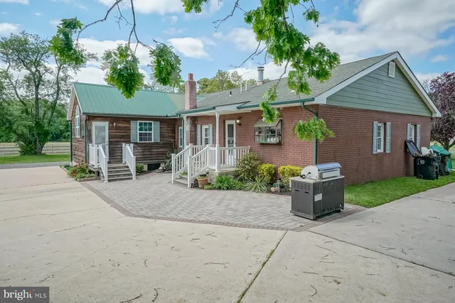 $899,900 | 329 Lakedale Road, Berlin, NJ 08009