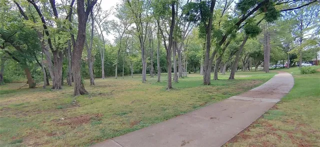 $250,000 | 20 Abbey Road, Euless, TX 76039