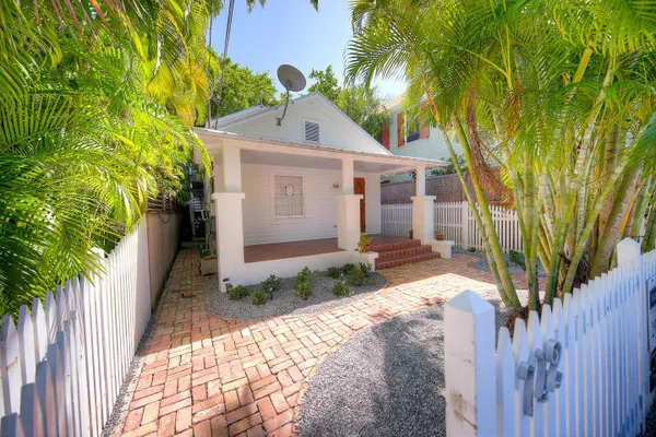 $2,400 | 742 Windsor Lane, Unit 1, Key West, FL 33040