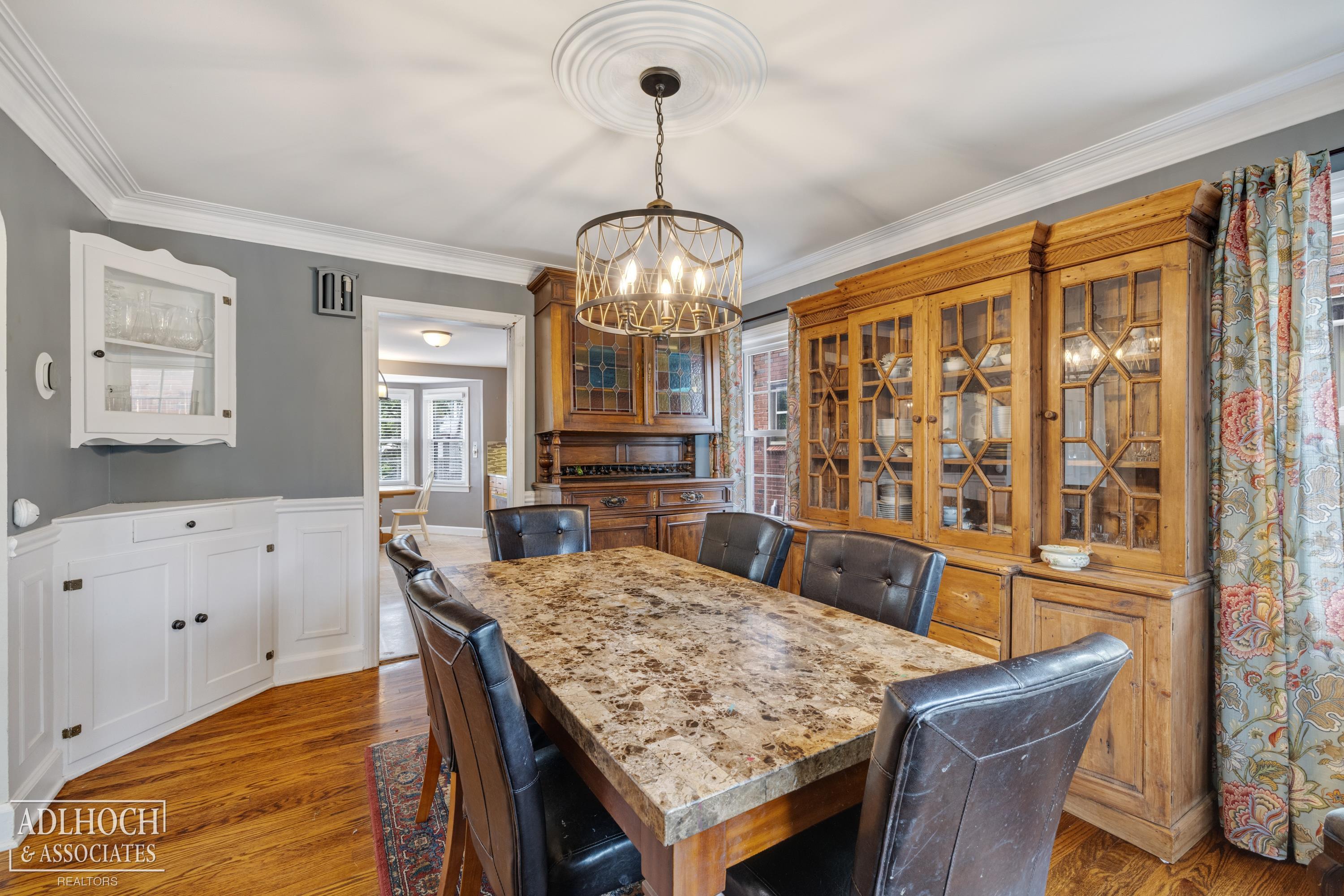 423 Moran Road Grosse Pointe, MI 48236 - Photo 10 of 23 50215890-b1e290fa-5729-441a-94bb-c98fe30c94c7.JPG