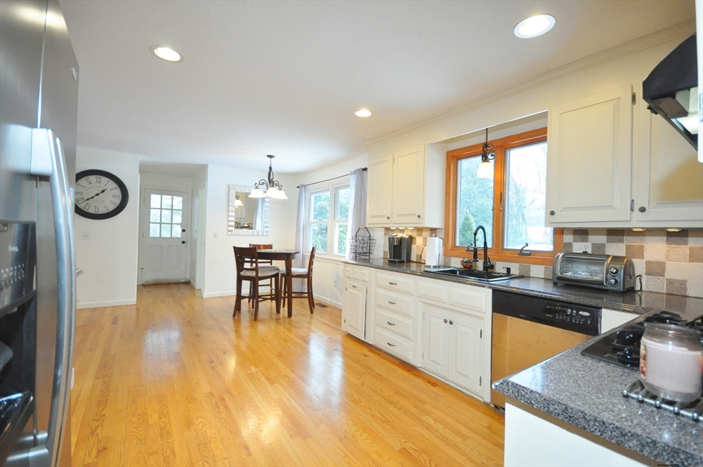 141 Green Hill Road Longmeadow, MA 01106 - Photo 5 of 42 Gallery Image 5