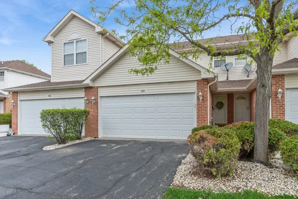 $350,000 | 414 Coventry Circle, Unit 414, Glendale Heights, IL 60139