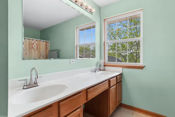 $350,000 | 414 Coventry Circle, Unit 414, Glendale Heights, IL 60139