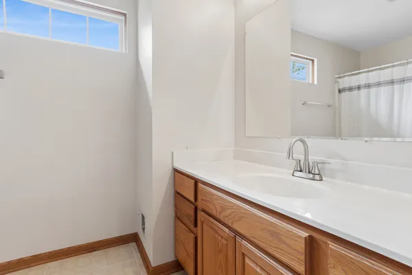 $350,000 | 414 Coventry Circle, Unit 414, Glendale Heights, IL 60139