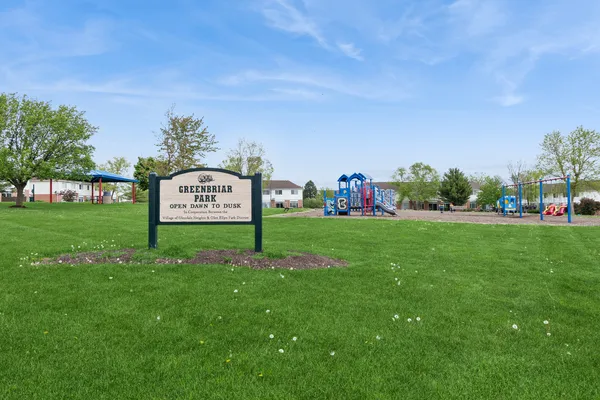 $350,000 | 414 Coventry Circle, Unit 414, Glendale Heights, IL 60139
