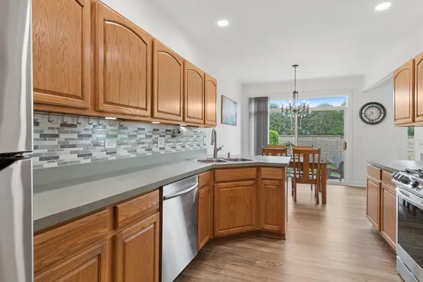 $350,000 | 414 Coventry Circle, Unit 414, Glendale Heights, IL 60139
