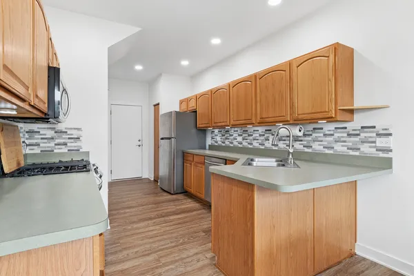 $350,000 | 414 Coventry Circle, Unit 414, Glendale Heights, IL 60139