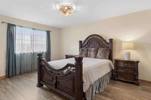 $350,000 | 414 Coventry Circle, Unit 414, Glendale Heights, IL 60139