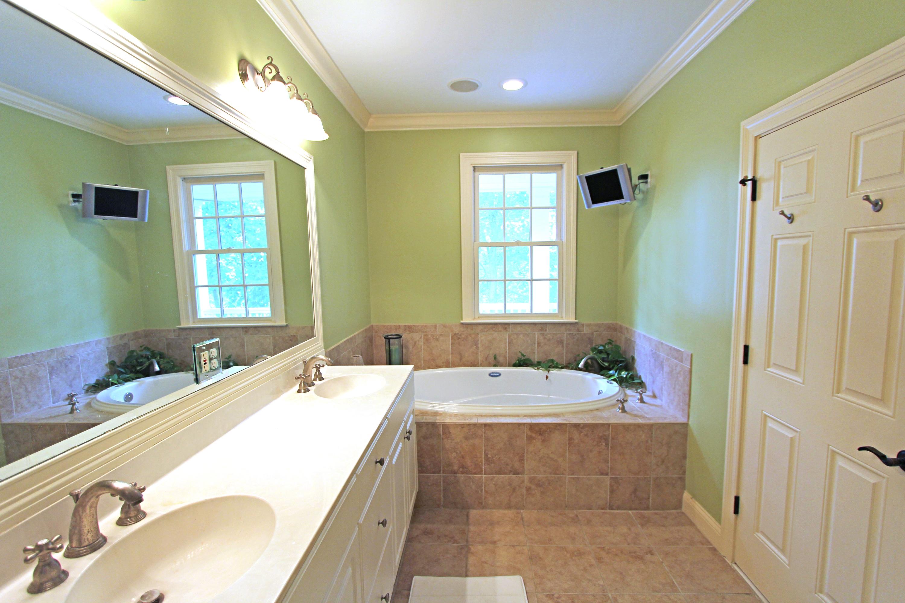 15 Frogmore Road Mount Pleasant, SC 29464 - Photo 10 of 24 Master bath