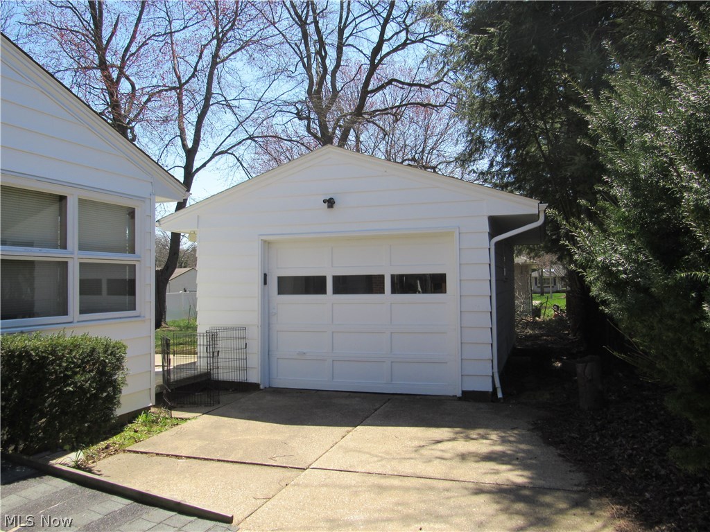 2520 Burnham Road Akron, OH 44333 - Photo 4 of 10