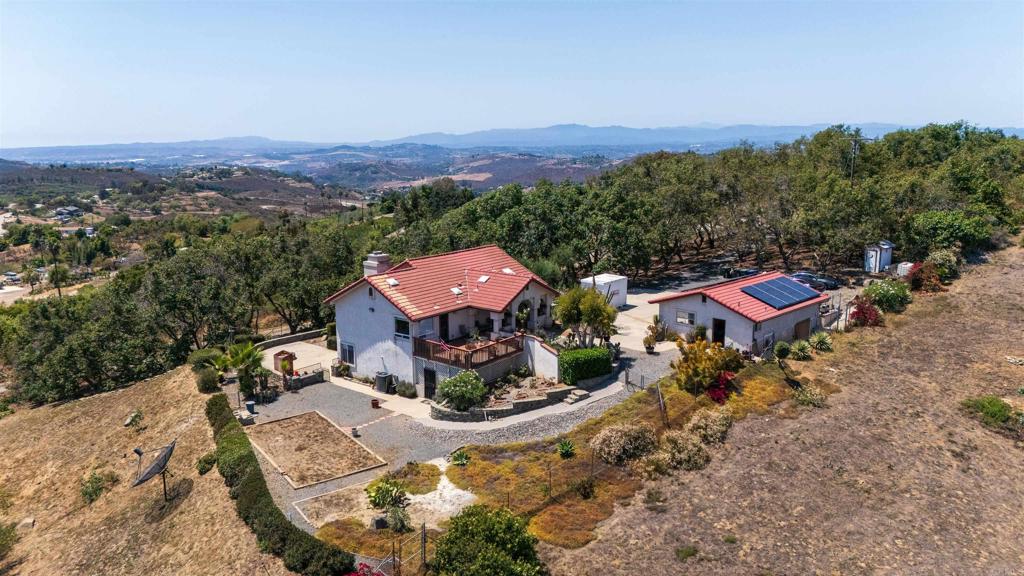 3829 Silverleaf Lane Vista, CA 92084 - Photo 4 of 73