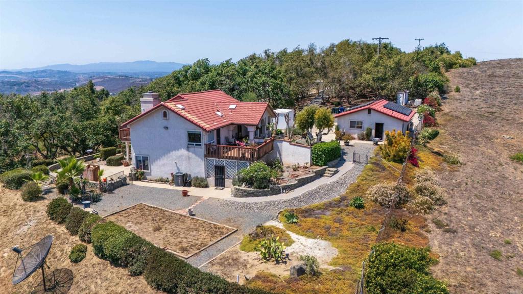 3829 Silverleaf Lane Vista, CA 92084 - Photo 5 of 73