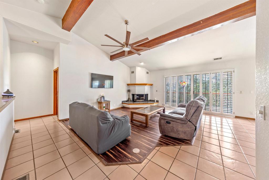 3829 Silverleaf Lane Vista, CA 92084 - Photo 10 of 73