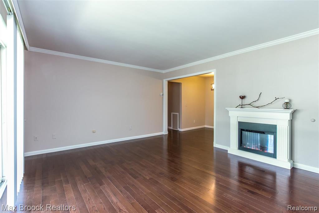 417 Parkdale Avenue, Unit 8 Rochester, MI 48307 - Photo 2 of 19
