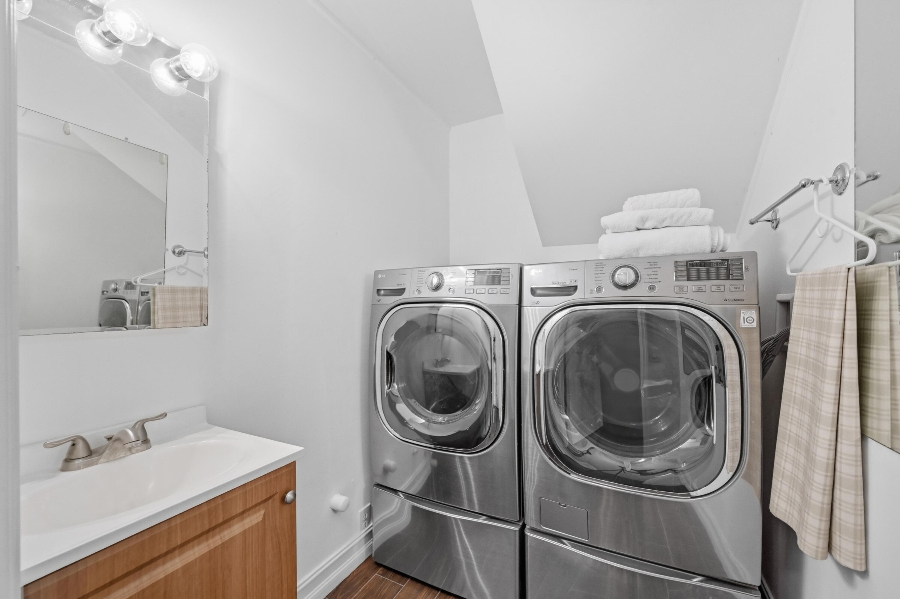 5550 Coach House Circle, Unit B Boca Raton, FL 33486 - Photo 13 of 17 Laundry