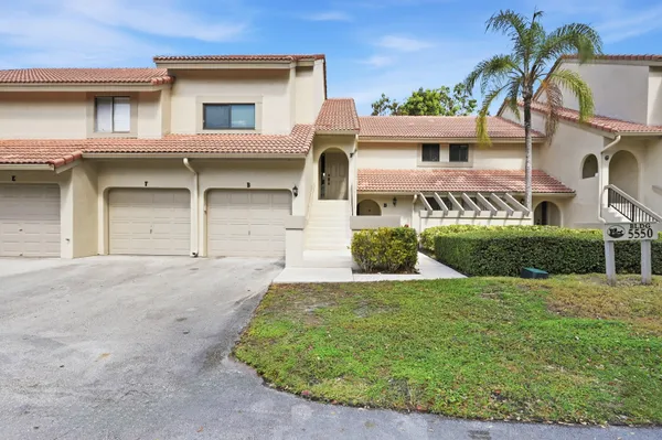 $2,800 | 5550 Coach House Circle, Unit B, Boca Raton, FL 33486