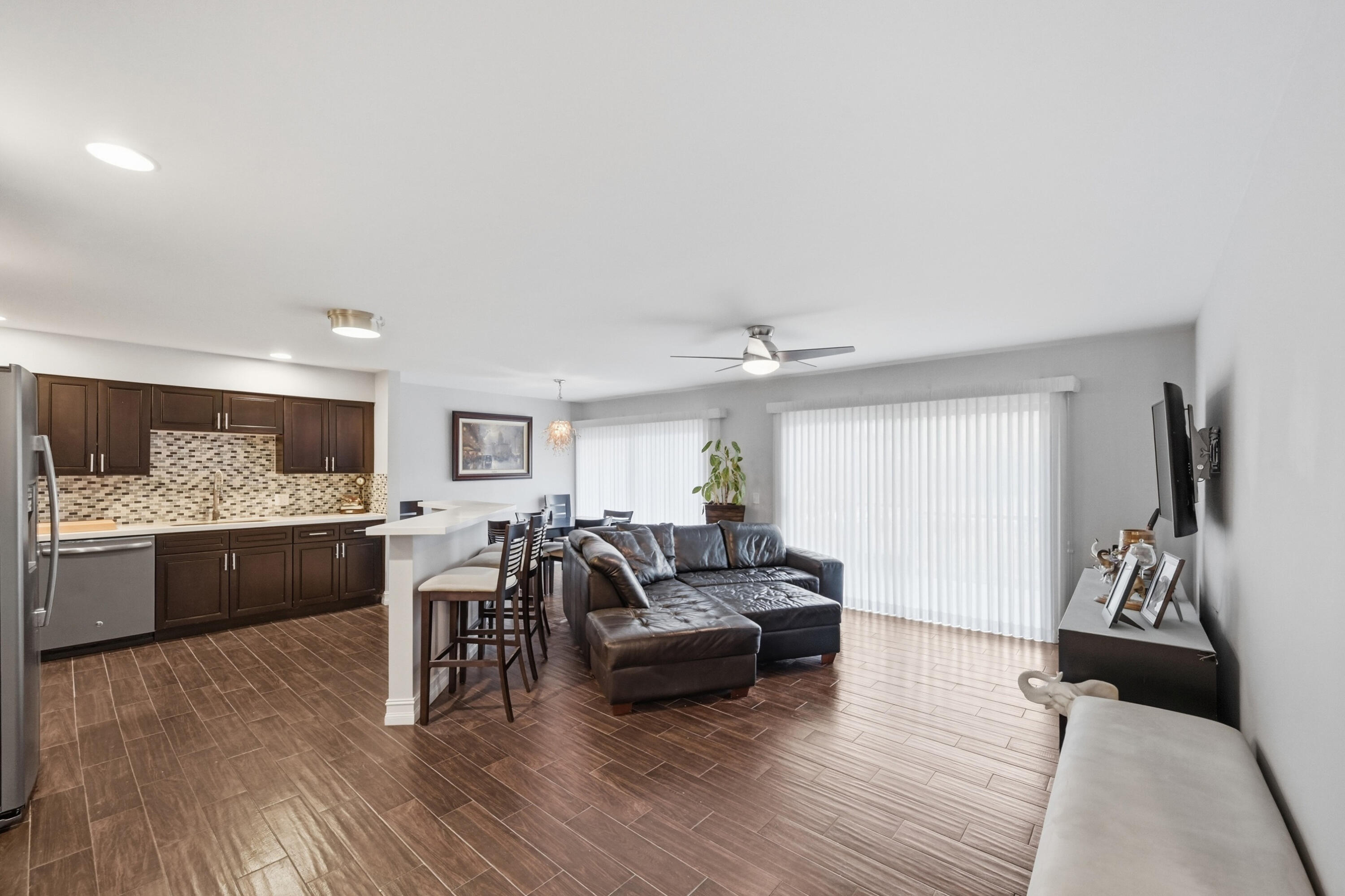 5550 Coach House Circle, Unit B Boca Raton, FL 33486 - Photo 4 of 17 Living Room 3