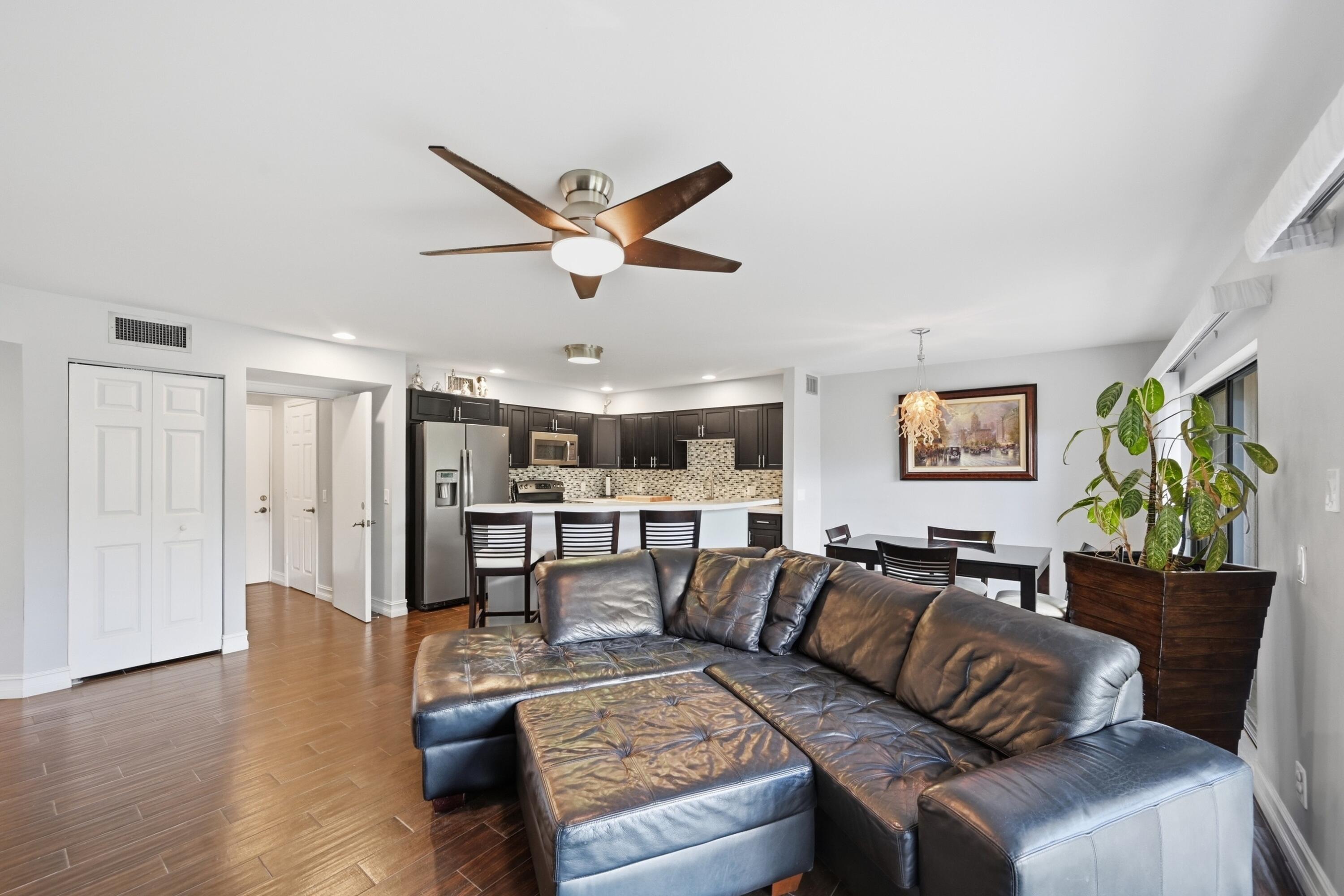 5550 Coach House Circle, Unit B Boca Raton, FL 33486 - Photo 5 of 17 Living Rm 2