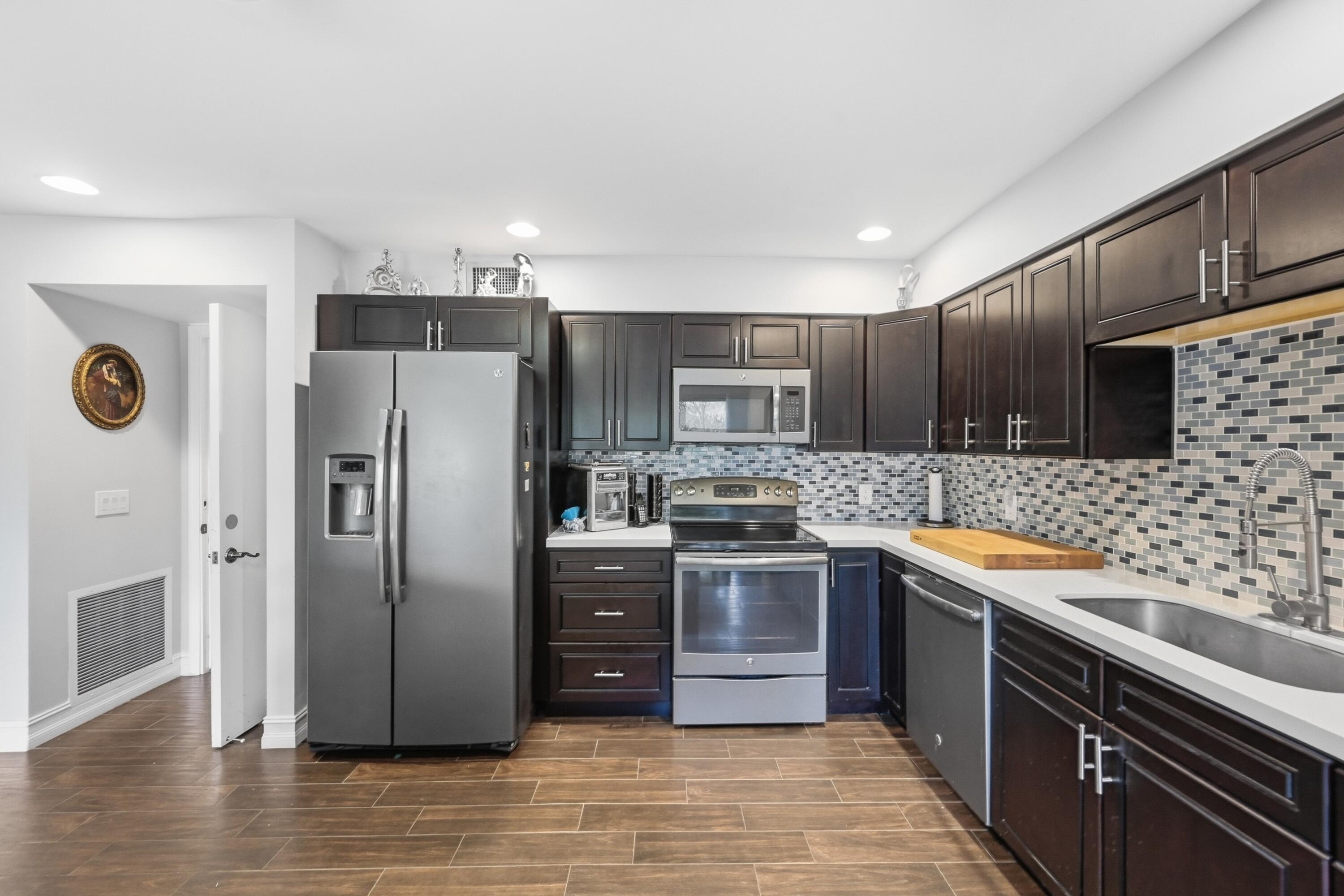 5550 Coach House Circle, Unit B Boca Raton, FL 33486 - Photo 8 of 17 Kitchen 2