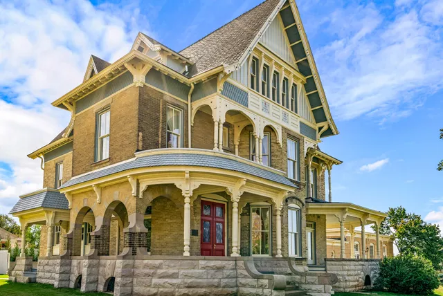 $1,450,000 | 220 St Lawrence Avenue, Janesville, WI 53545